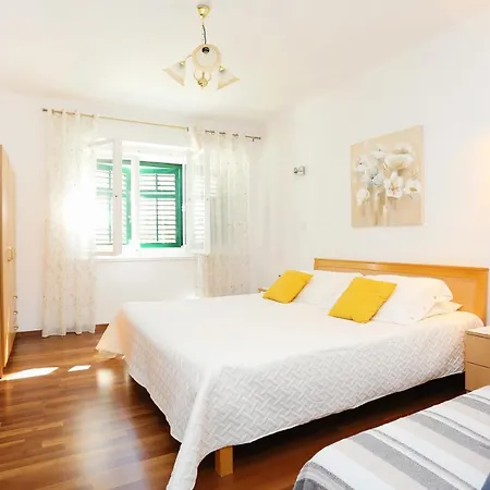 With Wifi - 15213 Apartment Split