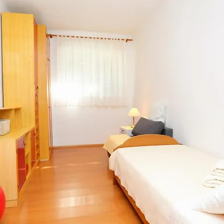 With Wifi - 15213 Apartment Split